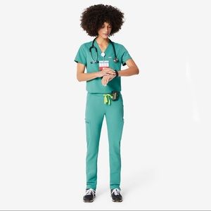Marine figs scrub set